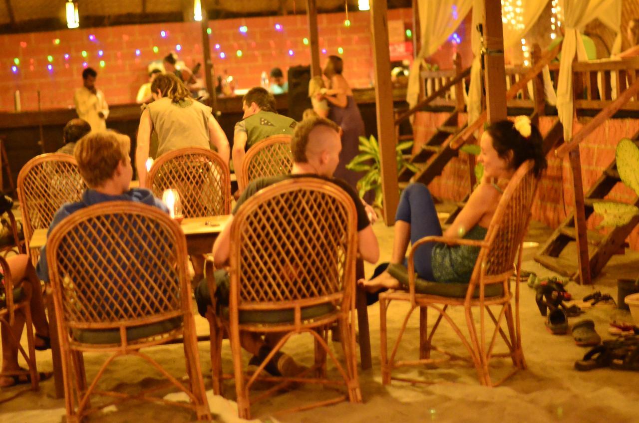 Sea Bird Beach Cafe & Cottages Morjim Exterior photo