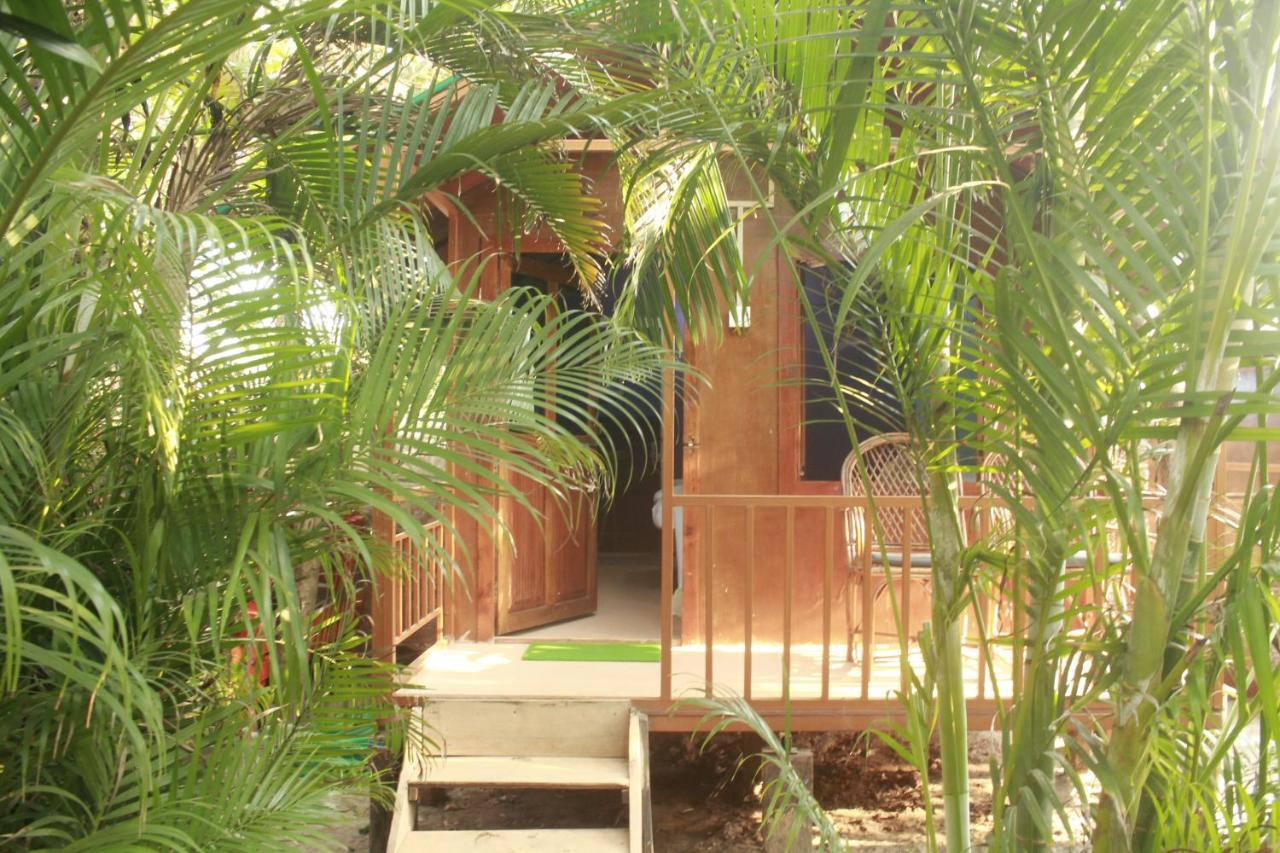 Sea Bird Beach Cafe & Cottages Morjim Exterior photo