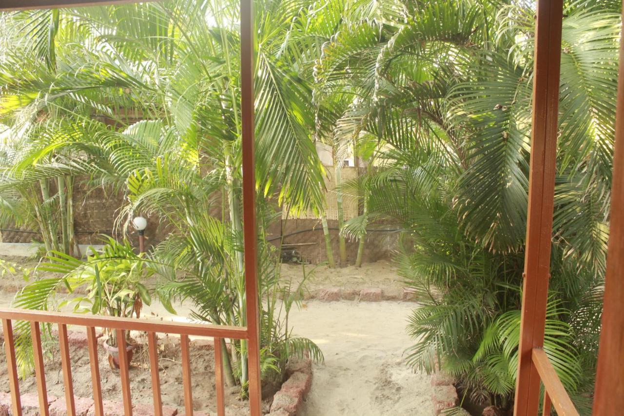 Sea Bird Beach Cafe & Cottages Morjim Exterior photo