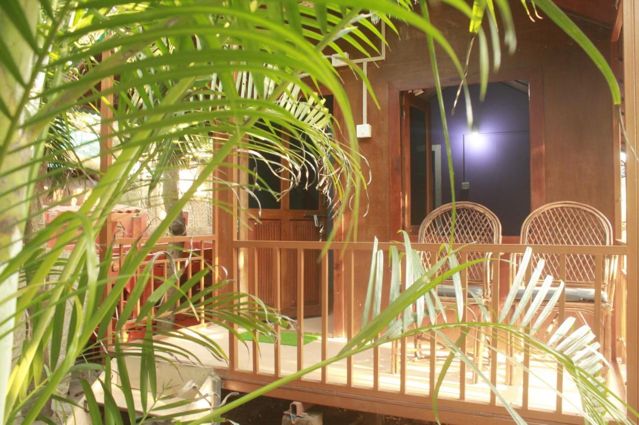 Sea Bird Beach Cafe & Cottages Morjim Exterior photo