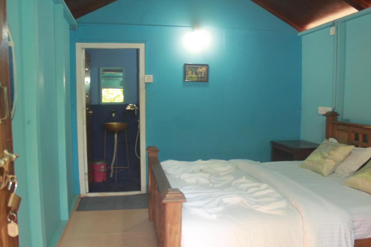 Sea Bird Beach Cafe & Cottages Morjim Exterior photo