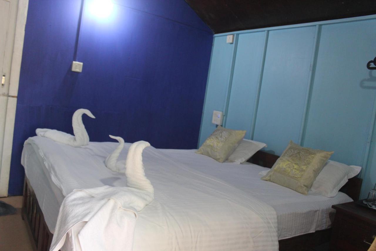 Sea Bird Beach Cafe & Cottages Morjim Exterior photo